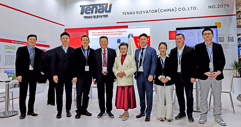 Varmt tillykke til formanden for TENAU ELEVATOR (CHINA) Co., Ltd. Kunfa Bo, præsident Aizhu Yang, direktør for oversøisk markedsføring Congcong Sun og andre afdelingsrepræsentanter til at deltage i Elevator International Expo i Augsburg, Tyskland
