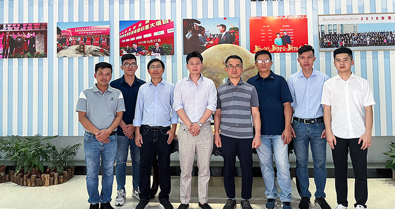 Hjerteligt velkommen til vores mangeårige forretningspartnere, som er fra Sydkorea og Vietnam til at udføre inspektion før levering i TENAU-virksomheden.